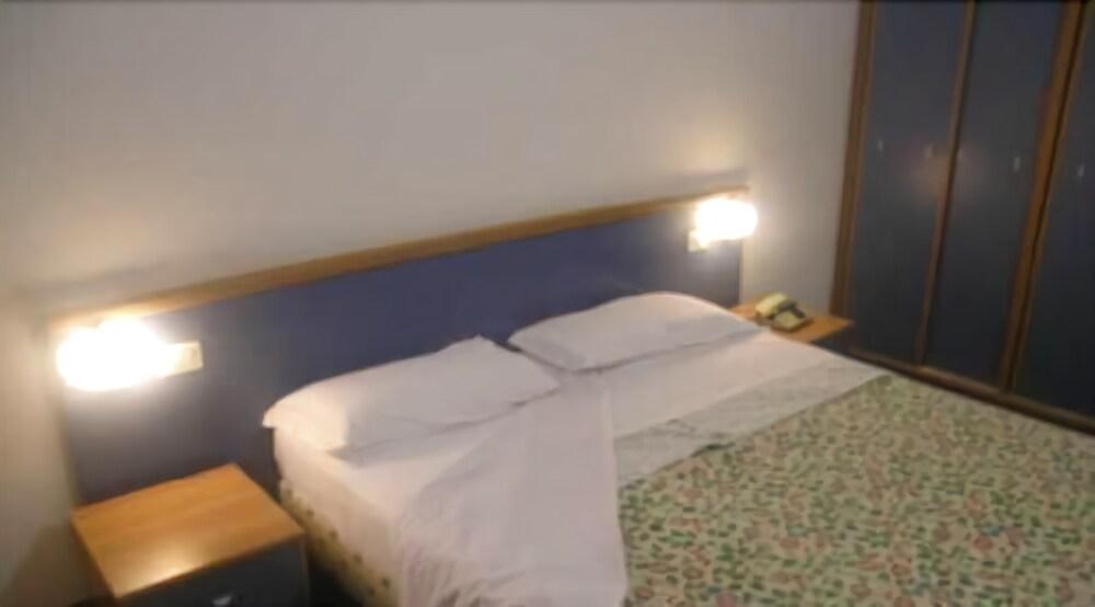 Byron Hotel 4*